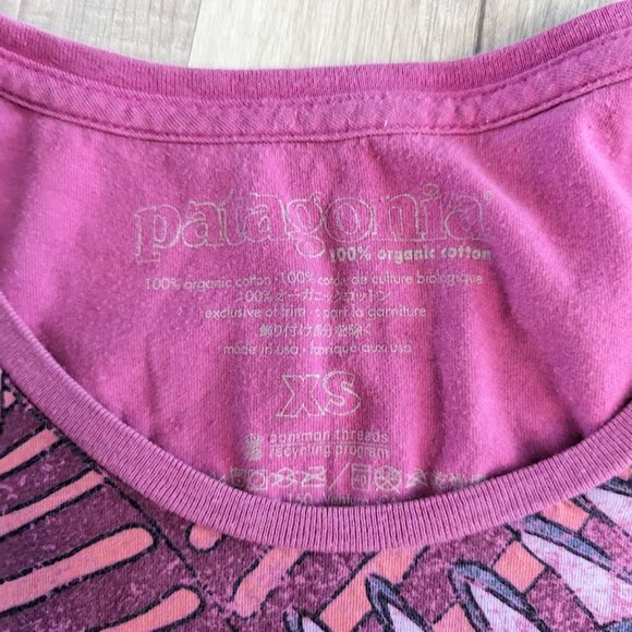 3/$20 Patagonia Butterfly Tshirt, Size XS - Picture 2 of 4